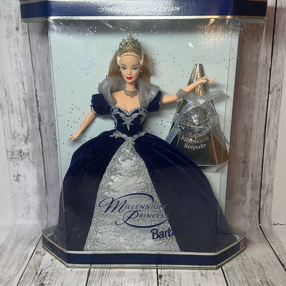 Mattel Millennium Princess Holiday Barbie Doll 2000‎ Blue Velvet Dress